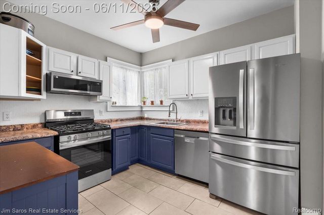 1215 Nottingham Road, Grosse Pointe Park, MI 48230