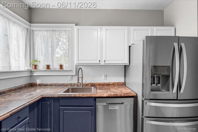 1215 Nottingham Road, Grosse Pointe Park, MI 48230