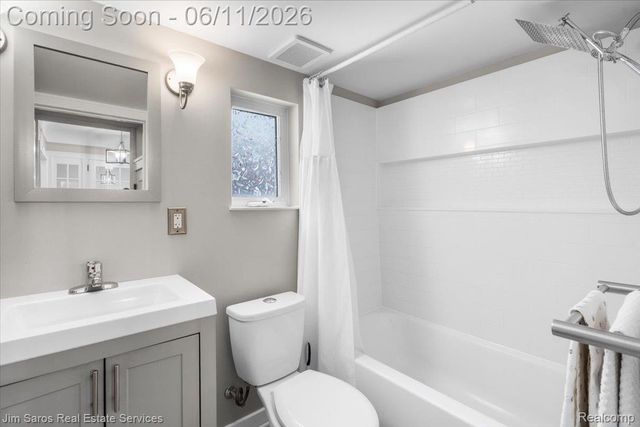 1215 Nottingham Road, Grosse Pointe Park, MI 48230