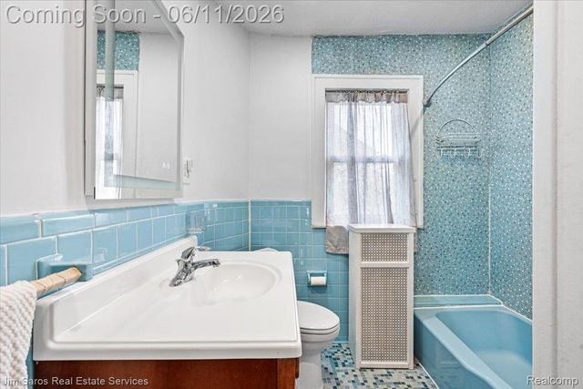 1215 Nottingham Road, Grosse Pointe Park, MI 48230
