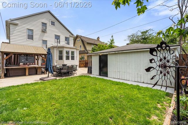 1215 Nottingham Road, Grosse Pointe Park, MI 48230