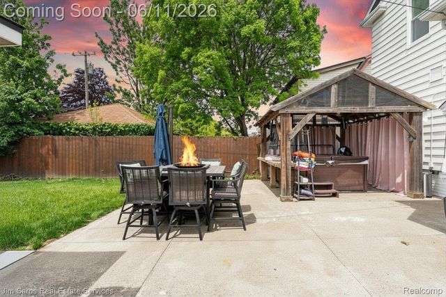 1215 Nottingham Road, Grosse Pointe Park, MI 48230