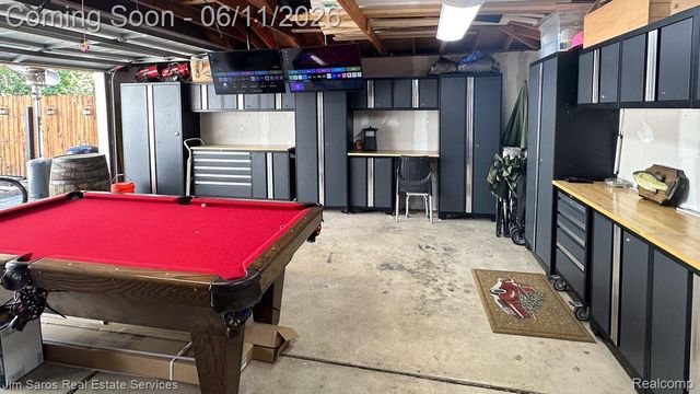 1215 Nottingham Road, Grosse Pointe Park, MI 48230