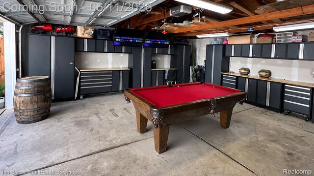 1215 Nottingham Road, Grosse Pointe Park, MI 48230