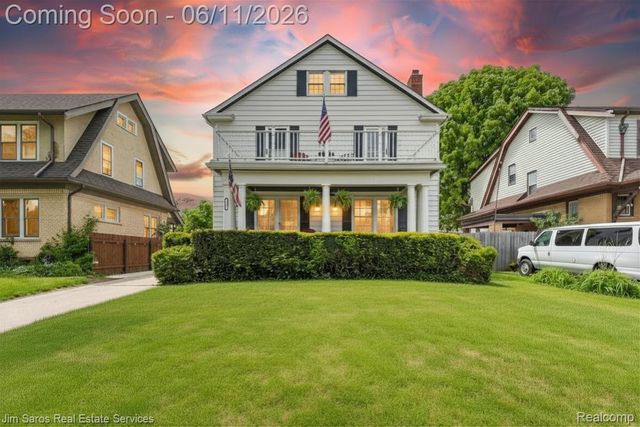 1215 Nottingham Road, Grosse Pointe Park, MI 48230