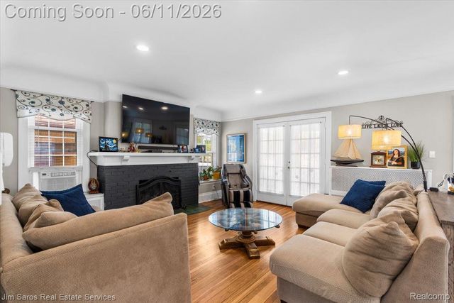 1215 Nottingham Road, Grosse Pointe Park, MI 48230