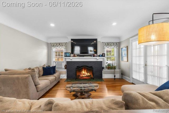 1215 Nottingham Road, Grosse Pointe Park, MI 48230
