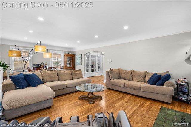 1215 Nottingham Road, Grosse Pointe Park, MI 48230