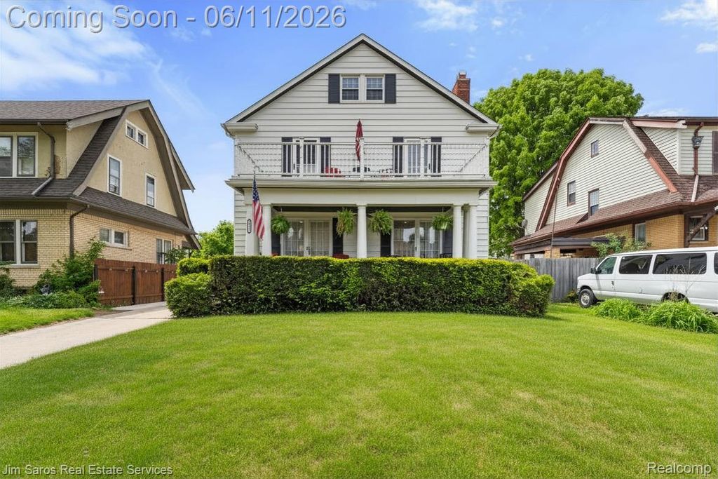 1215 Nottingham Road, Grosse Pointe Park, MI 48230