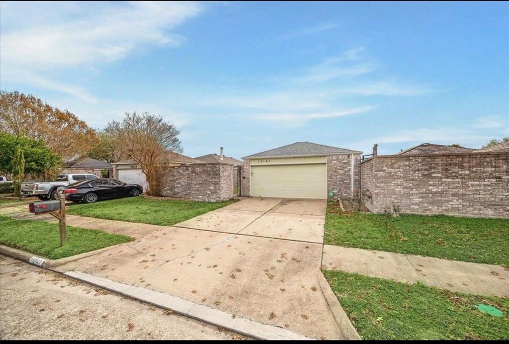 16147 New Field Drive, Houston, TX 77082