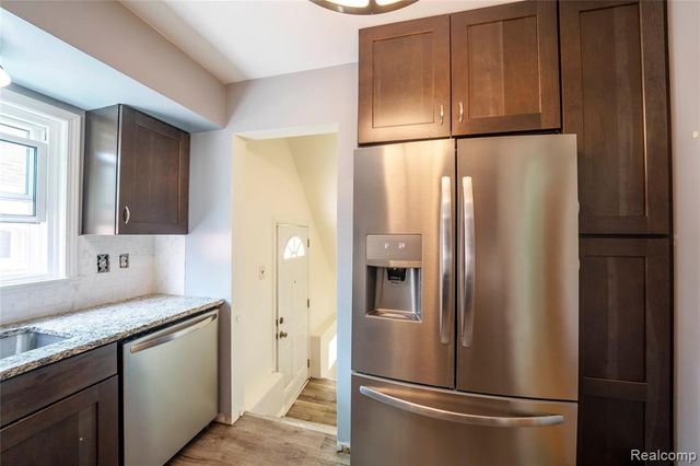 15228 Warwick Avenue, Allen Park, MI 48101