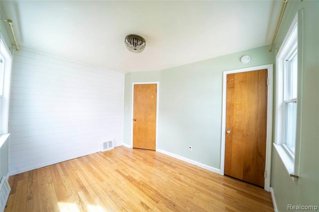 15228 Warwick Avenue, Allen Park, MI 48101