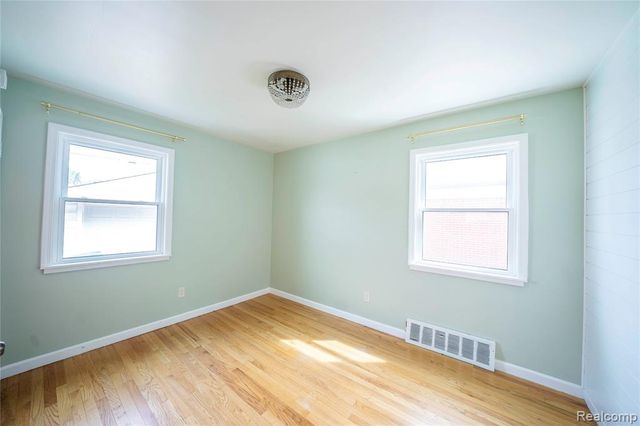 15228 Warwick Avenue, Allen Park, MI 48101