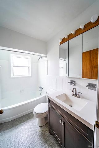 15228 Warwick Avenue, Allen Park, MI 48101