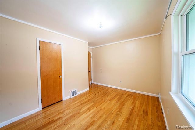 15228 Warwick Avenue, Allen Park, MI 48101