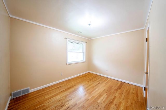 15228 Warwick Avenue, Allen Park, MI 48101