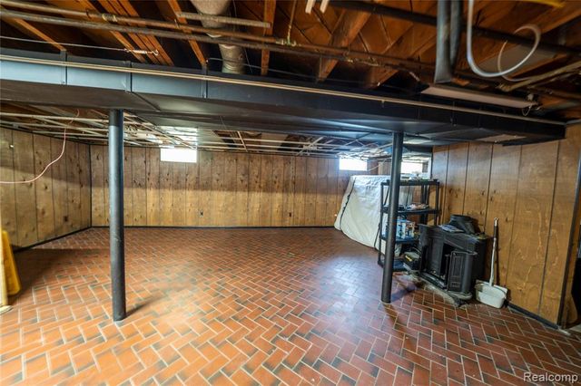 15228 Warwick Avenue, Allen Park, MI 48101