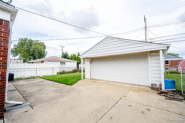 15228 Warwick Avenue, Allen Park, MI 48101