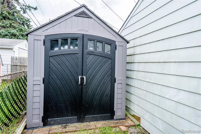 15228 Warwick Avenue, Allen Park, MI 48101