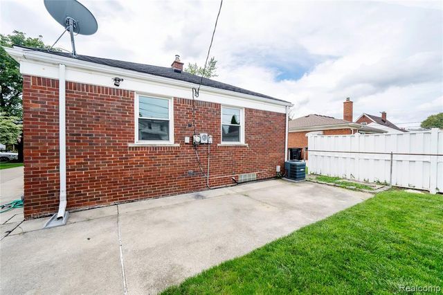 15228 Warwick Avenue, Allen Park, MI 48101
