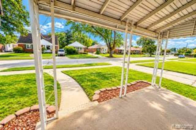 15228 Warwick Avenue, Allen Park, MI 48101