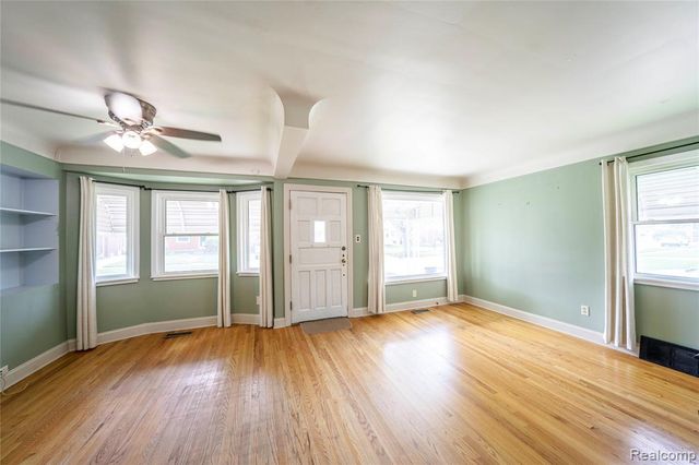 15228 Warwick Avenue, Allen Park, MI 48101