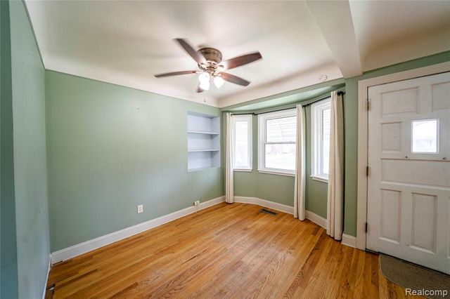 15228 Warwick Avenue, Allen Park, MI 48101