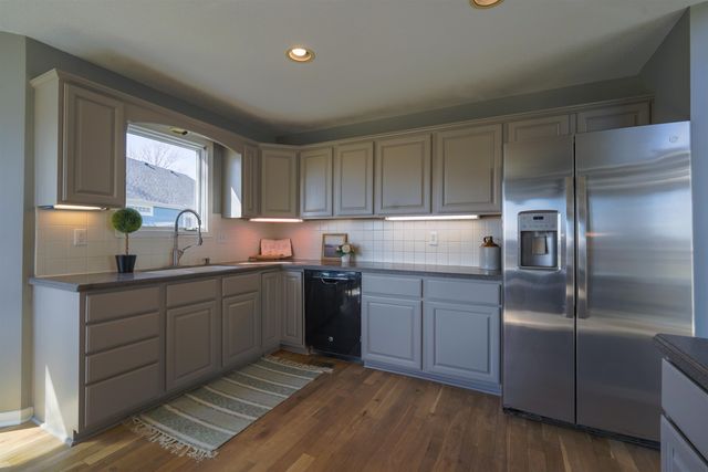 330 S Fairway Cir, Andover, KS 67002