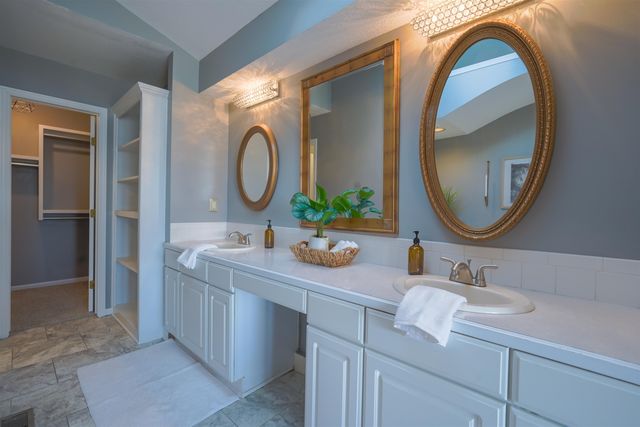 330 S Fairway Cir, Andover, KS 67002