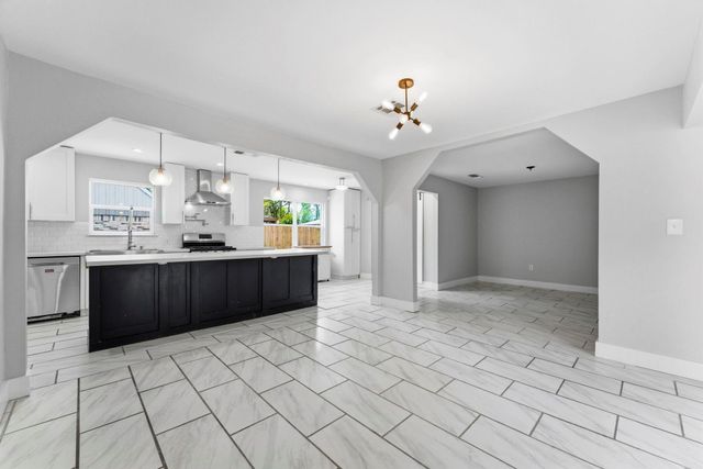 206 W North Hill Drive, Spring, TX 77388