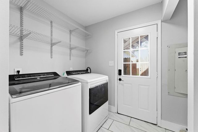 206 W North Hill Drive, Spring, TX 77388