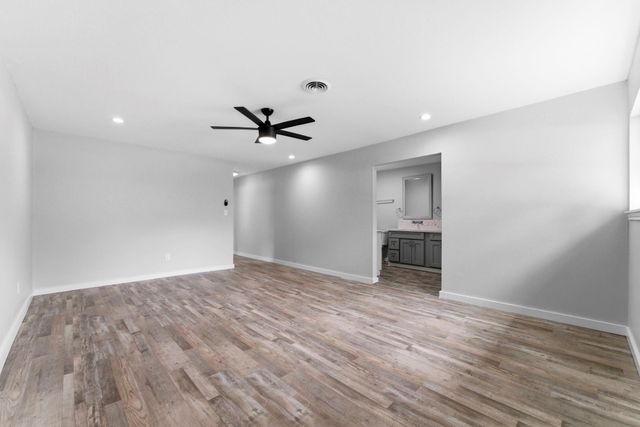 206 W North Hill Drive, Spring, TX 77388