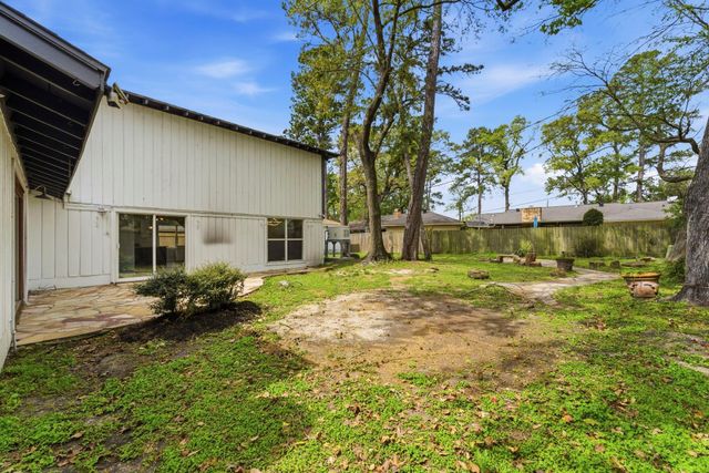 206 W North Hill Drive, Spring, TX 77388