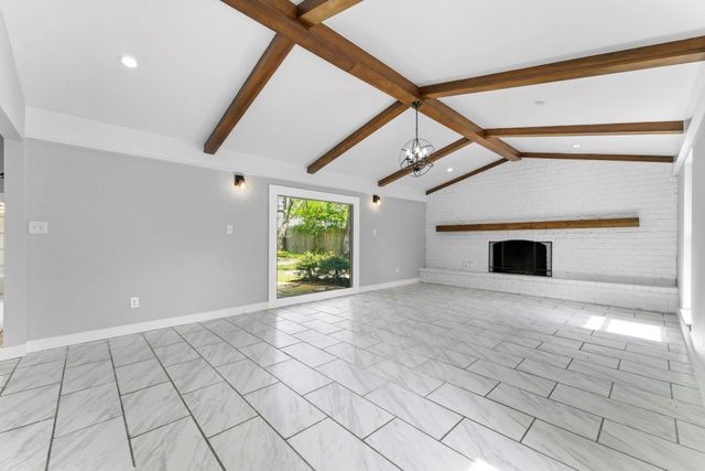 206 W North Hill Drive, Spring, TX 77388