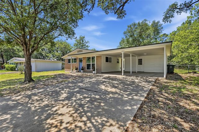 1916 Vinewood Drive, Bryan, TX 77802