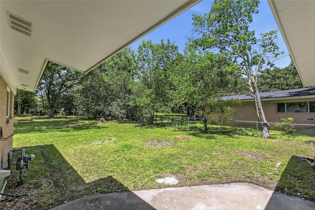 1916 Vinewood Drive, Bryan, TX 77802