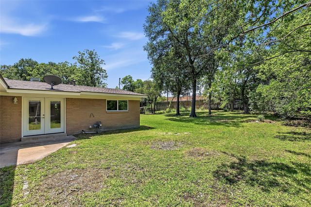 1916 Vinewood Drive, Bryan, TX 77802