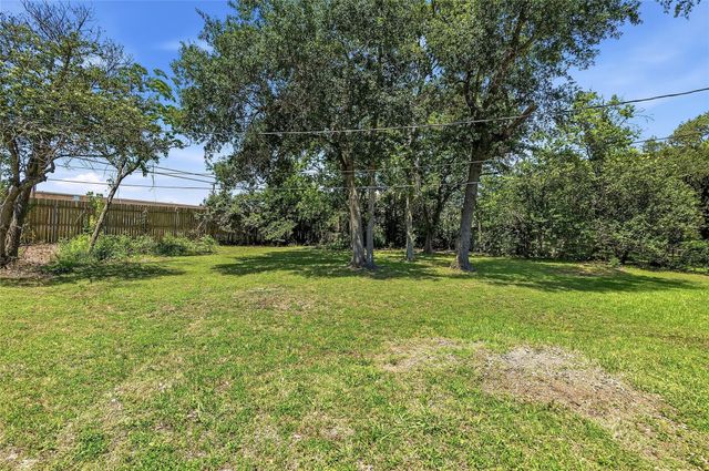 1916 Vinewood Drive, Bryan, TX 77802
