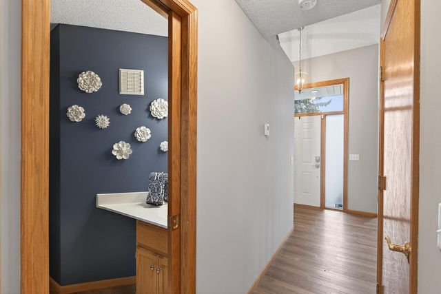 10500 57th Place N, Plymouth, MN 55442