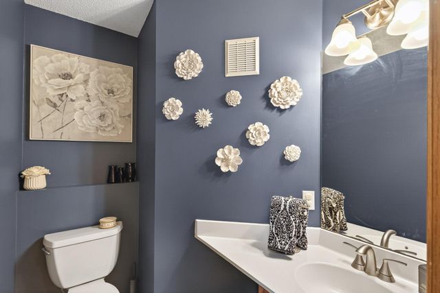 10500 57th Place N, Plymouth, MN 55442