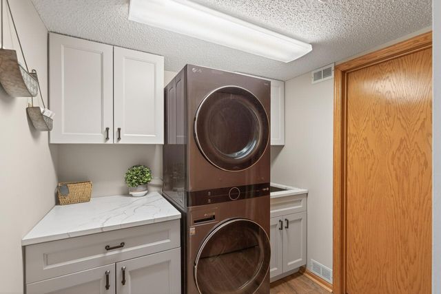 10500 57th Place N, Plymouth, MN 55442