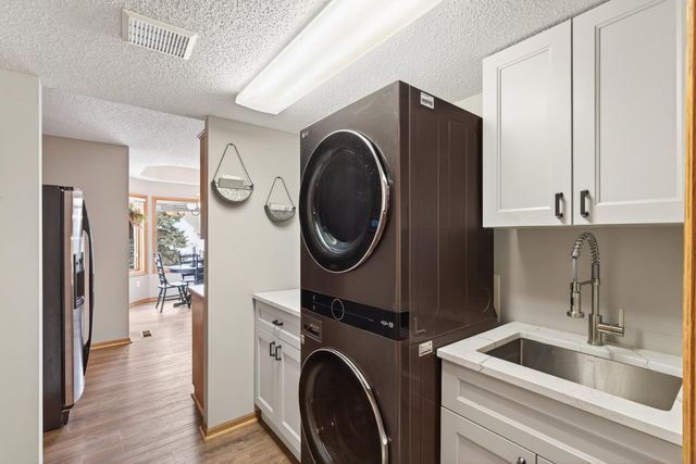 10500 57th Place N, Plymouth, MN 55442