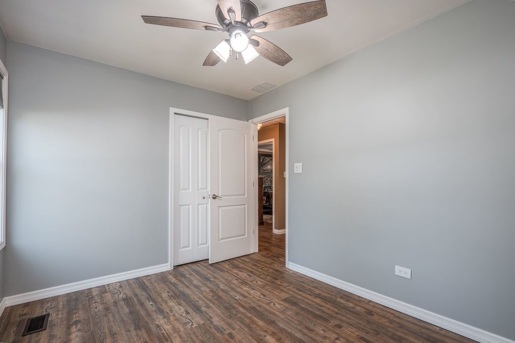 Image 15 of property listing at 20533 S Graceland Lane, Frankfort, IL 60423