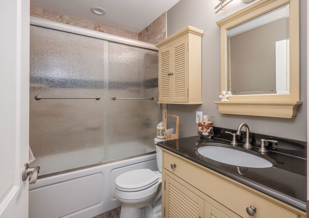 Image 16 of property listing at 20533 S Graceland Lane, Frankfort, IL 60423