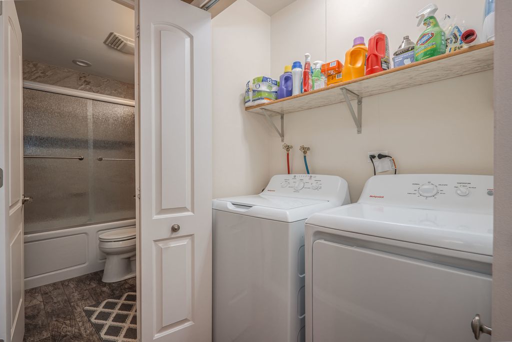 Image 17 of property listing at 20533 S Graceland Lane, Frankfort, IL 60423