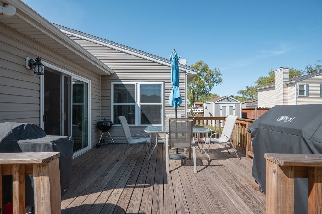 Image 19 of property listing at 20533 S Graceland Lane, Frankfort, IL 60423