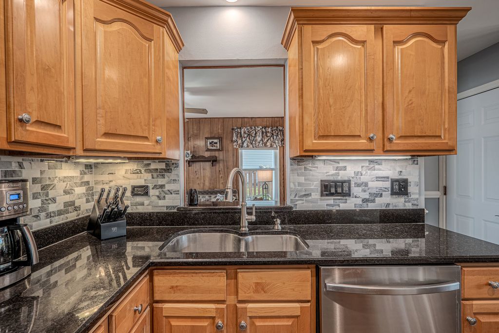 Image 8 of property listing at 20533 S Graceland Lane, Frankfort, IL 60423