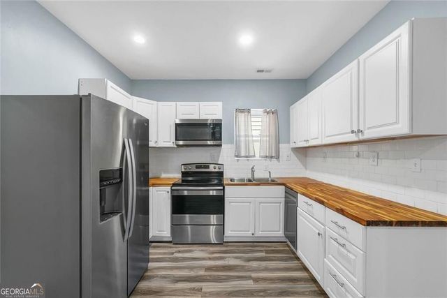 9904 Ashford Green Way, Douglasville, GA 30135