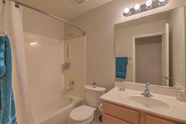 6332 Calle Tesoro NW, Albuquerque, NM 87114