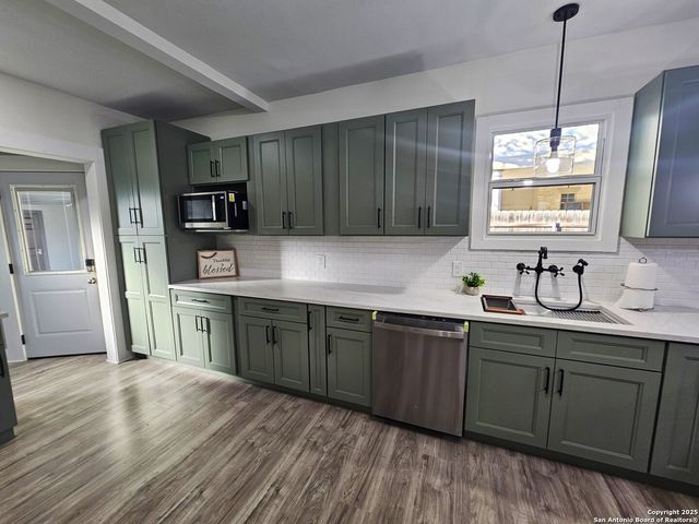 624 S Austin, Seguin, TX 78155